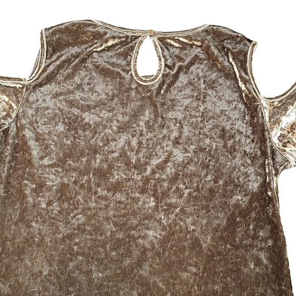 N Touch size medium Brown velvet cold shoulder top 3/4 bell sleeve - Picture 6 of 7